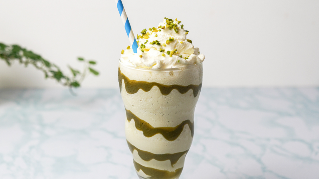 Przepis na pistacjowe latte z syropem pistacjowym od MONIN